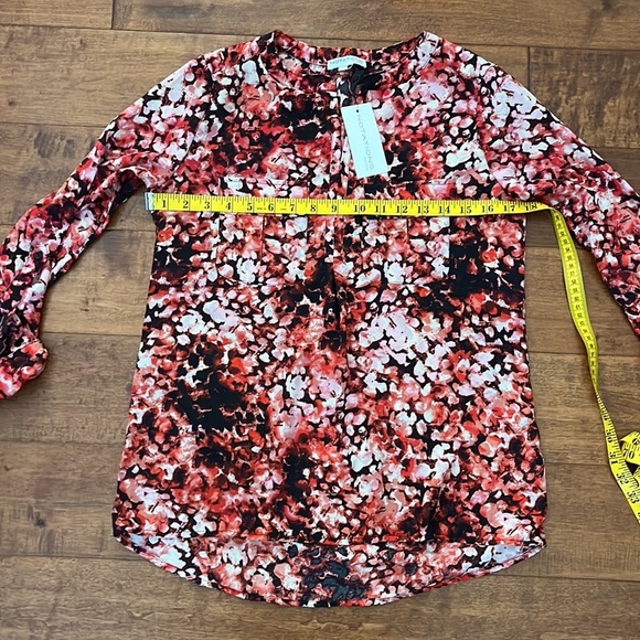Notations red floral long sleeve bottom down blouse Size PS New with Tag - Picture 8 of 9
